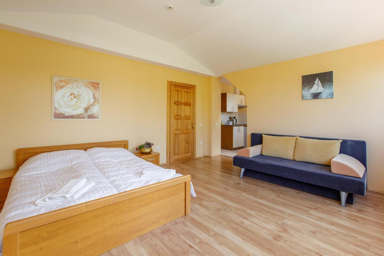 Viesbutis Prie Fontano Hotel Palanga Buitenkant foto